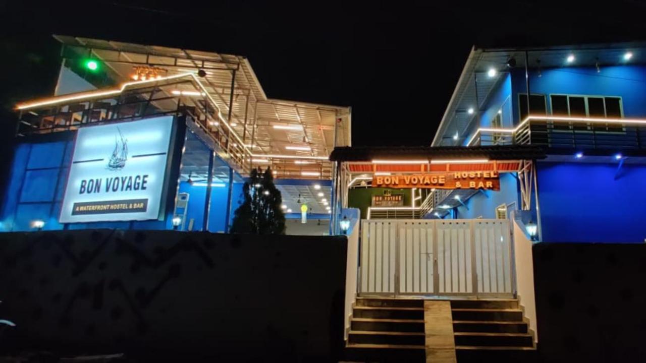 Bon Voyage Sea View Hostel Вагатор Екстериор снимка