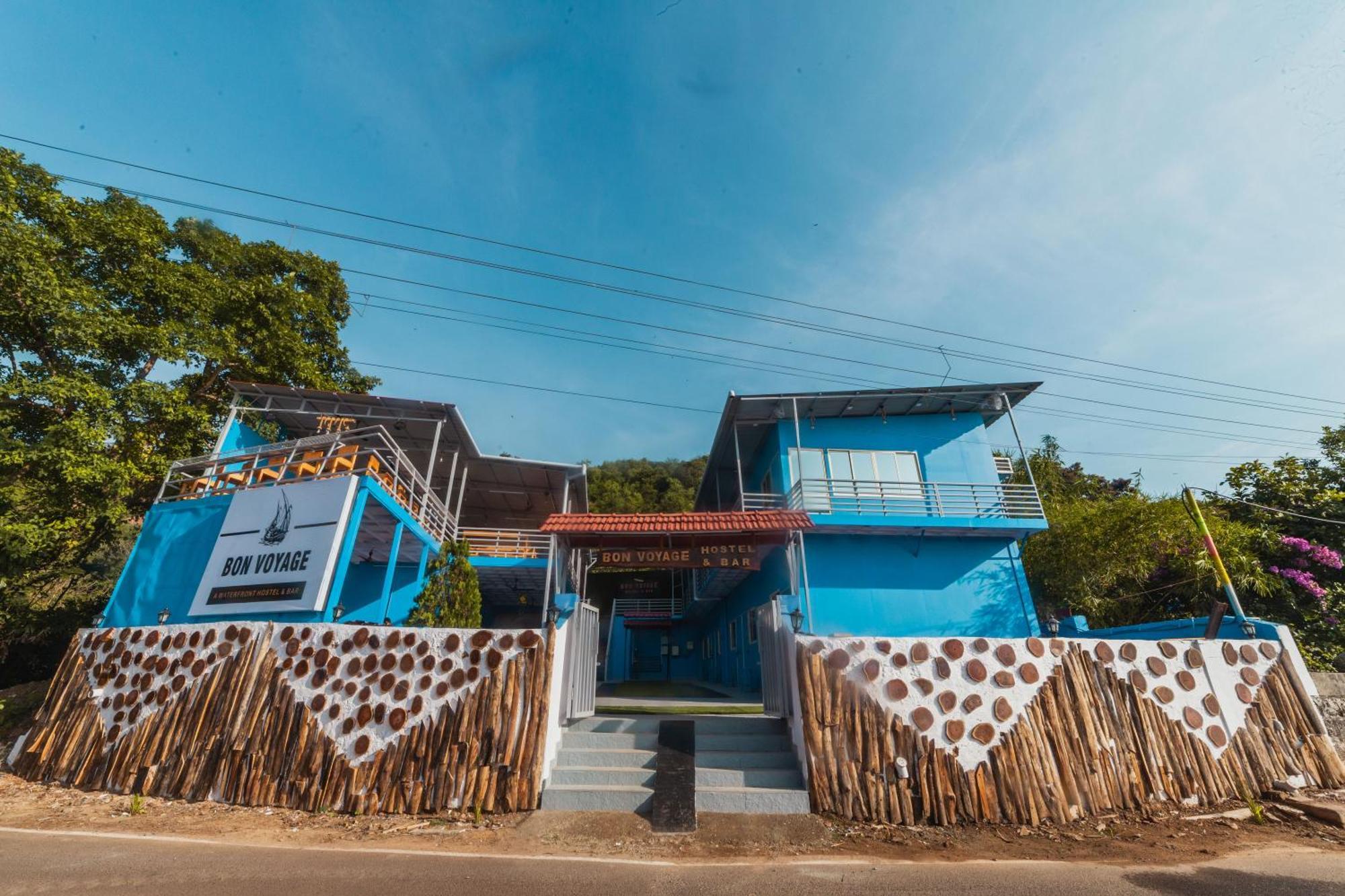 Bon Voyage Sea View Hostel Вагатор Екстериор снимка