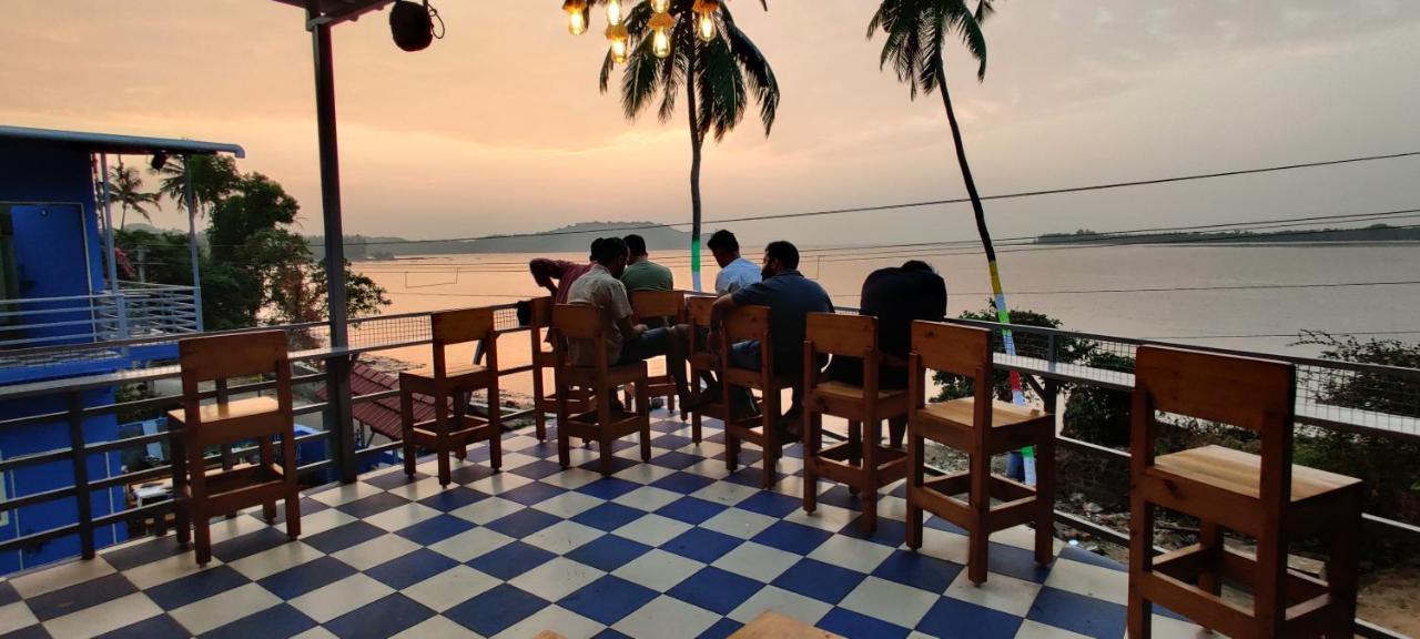 Bon Voyage Sea View Hostel Вагатор Екстериор снимка