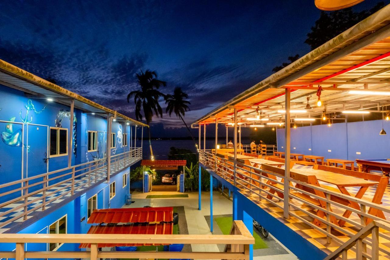 Bon Voyage Sea View Hostel Вагатор Екстериор снимка