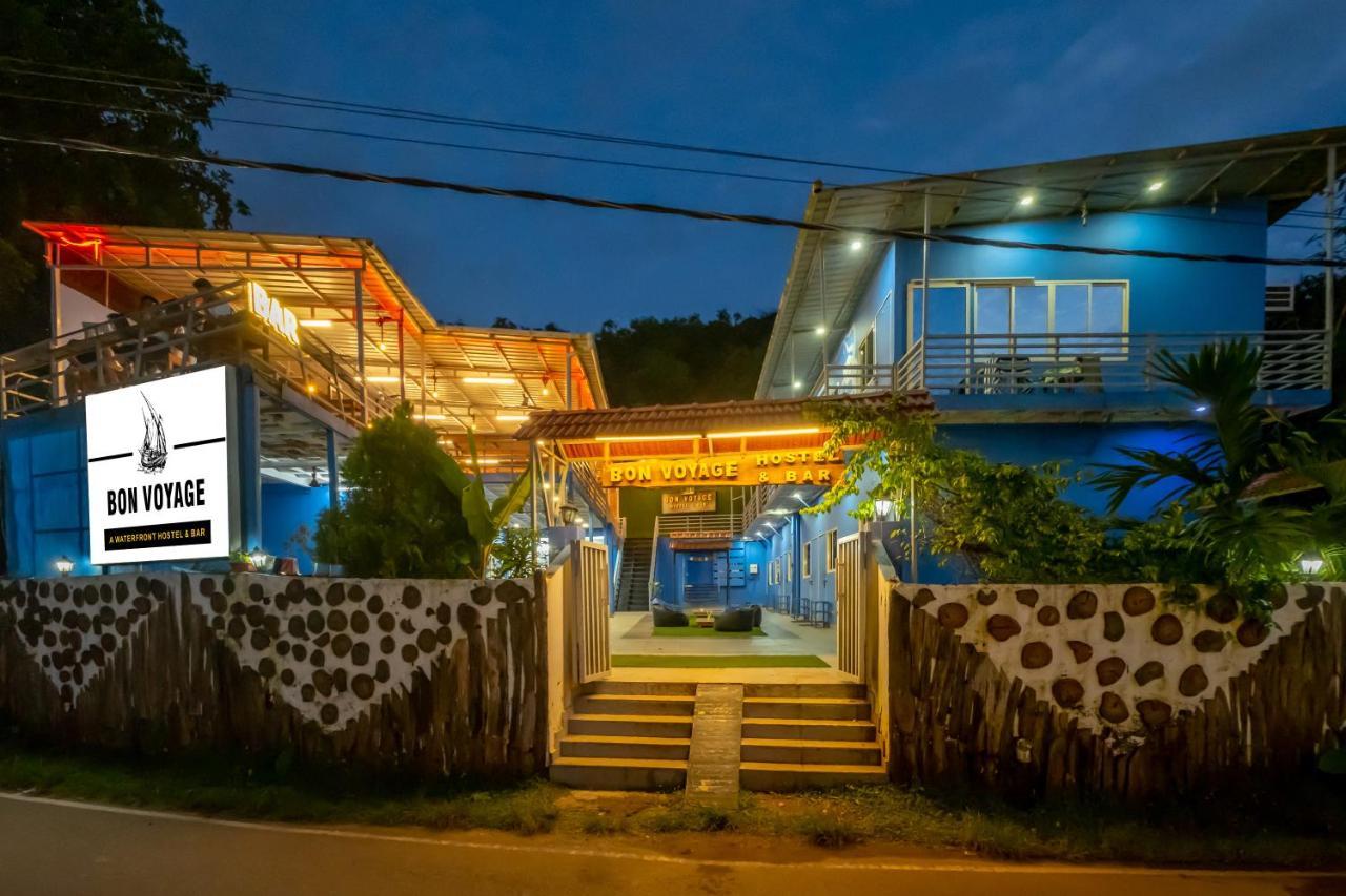 Bon Voyage Sea View Hostel Вагатор Екстериор снимка